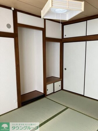 陽光の射す賃貸戸建ての物件内観写真